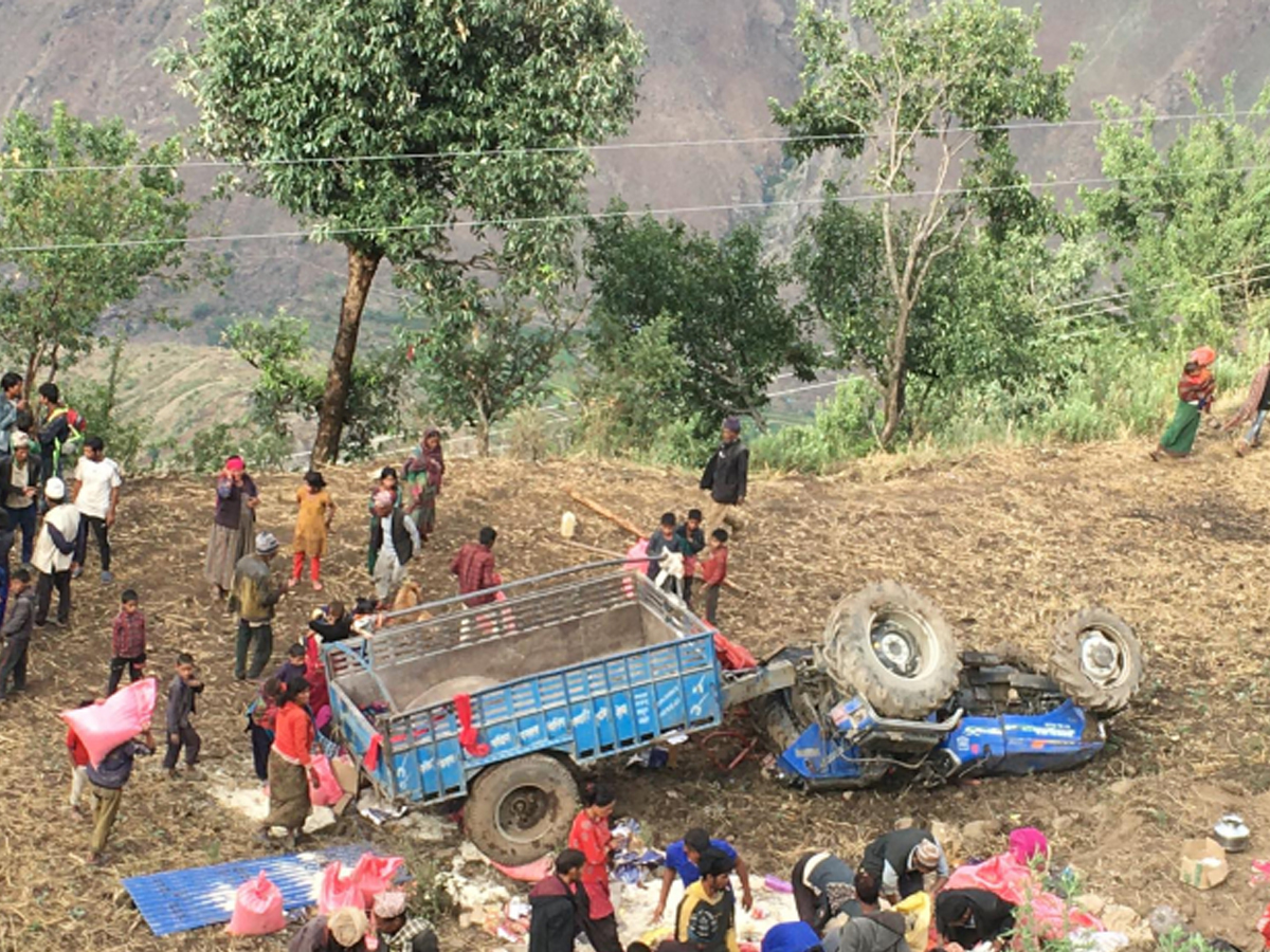 बाजुरामा ट्याक्टर दुर्घटना हुँदा तीन जना घाइते 